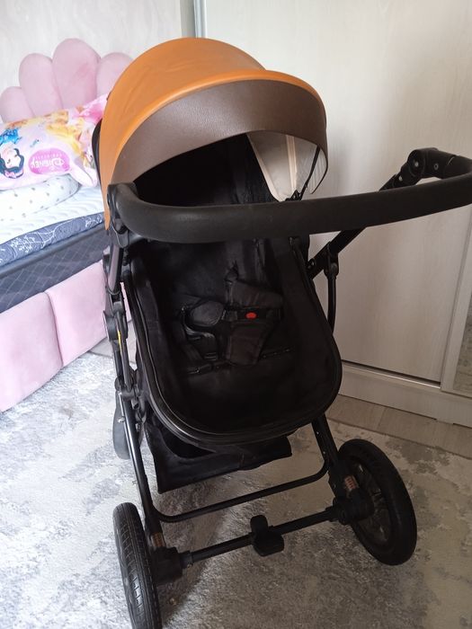 Kolyaska sotiladi srochna