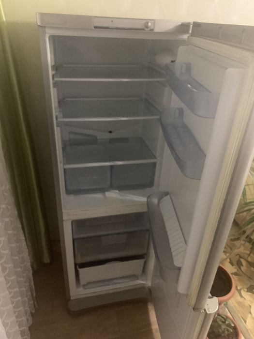 Холодильник б/у indesit