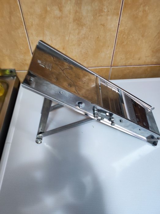 MANDOLINA din inox,lamă neteda, ondulată, juliene  made in france
