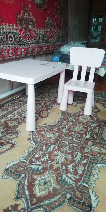 Продам стол и стульчик Икеа