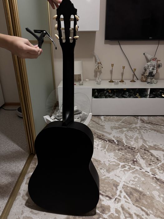 Продам гитару с чехлом