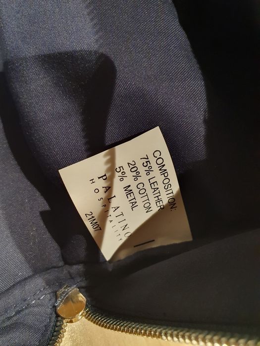 Gentuta de voiaj,  nou-nouța,  culoare bleu navy