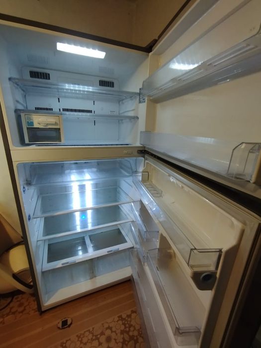 Холодильник Двухкамерный  LG