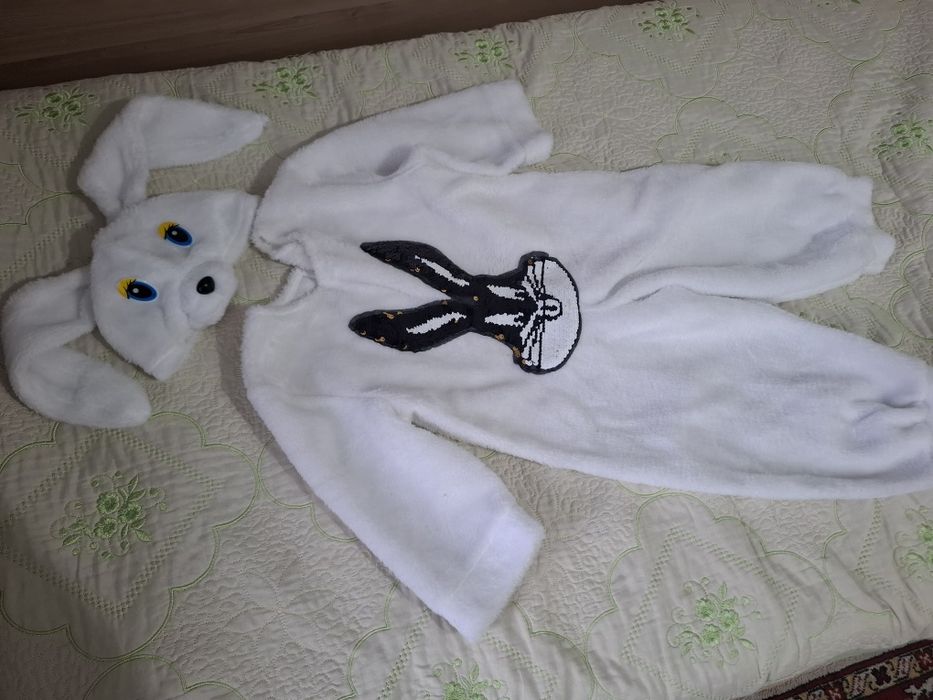 Красивый костюм зайчика