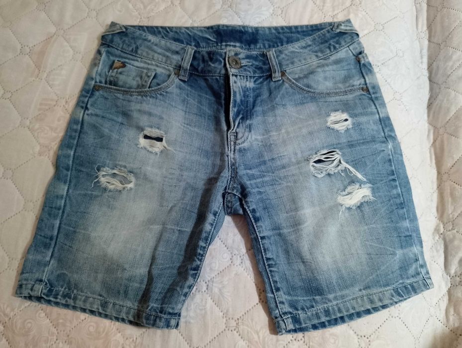 Добре изглеждащи и удобни дамски къси панталони, по 5лв, от С до Л