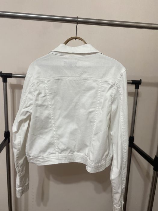 Продам белую джинсовку