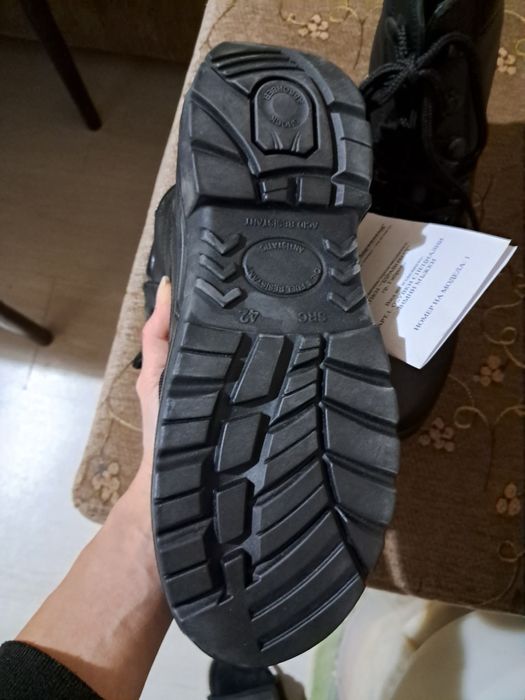 Боти и обувки нови