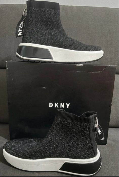Adidasi DKNY noi
