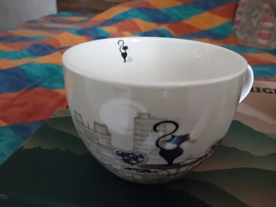 £} set 5 căni de cafea noi, 4 mici si una mare de la carturesti