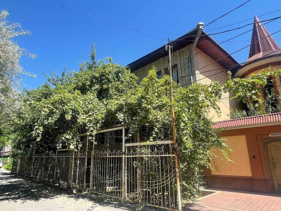 Современный трёхуровневый дом с продуманной архитектурой