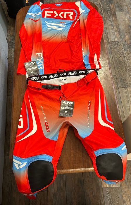 Продавам мотокрос екип FXR Clutch Pro