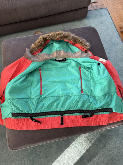 Дамско сноуборд яке VANS