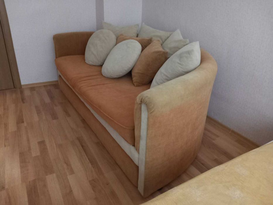 Разтегателен кръгъл диван с 2 фотьоила