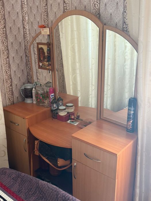 Продадим спальный гарнитур