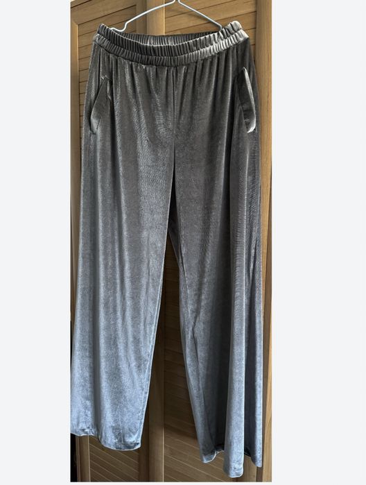 Продам спортивный костюм