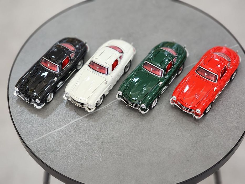 Mercedes Benz 1:32 o'yinchoq mashina