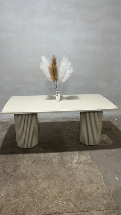 Стол крашеный слоновую кость матовый размер 170*90