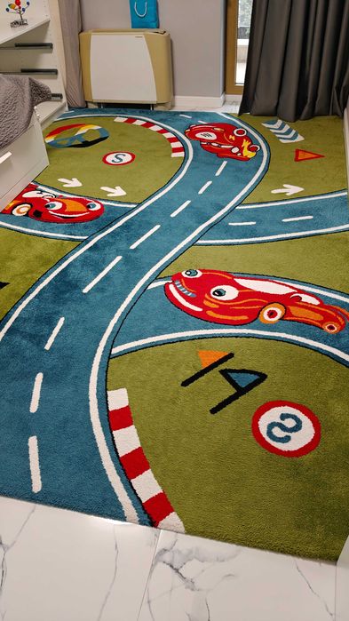 Детски килим КАМКО неразличим от нов 340х240