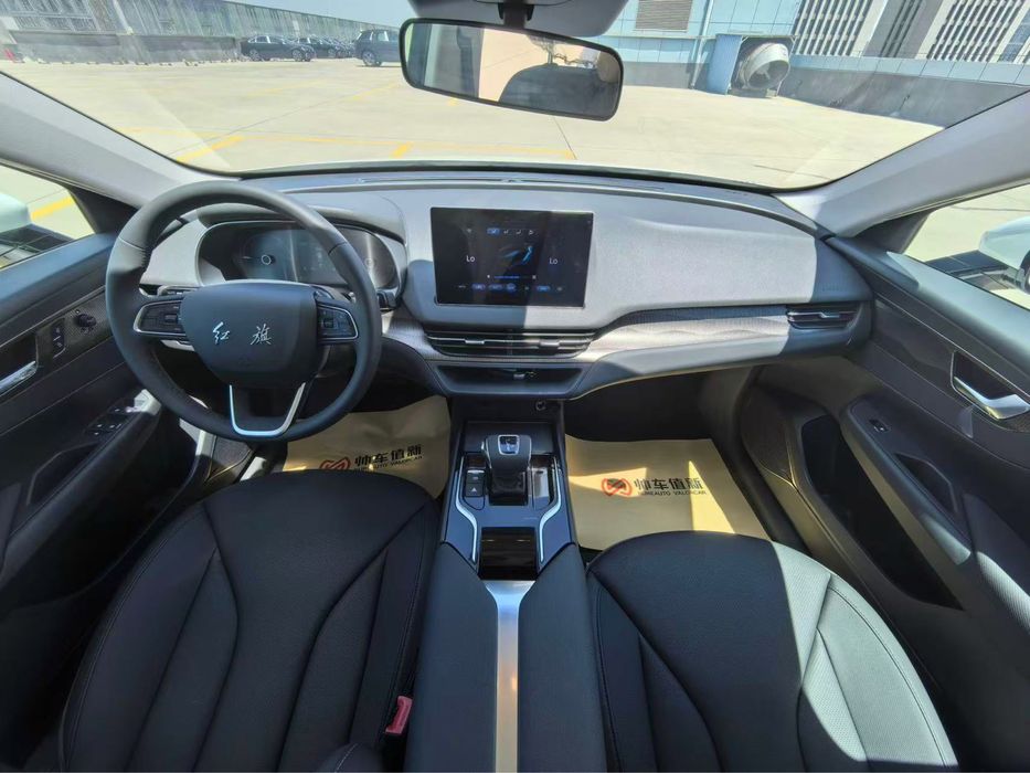 Автомобиль Hongqi Eqm5