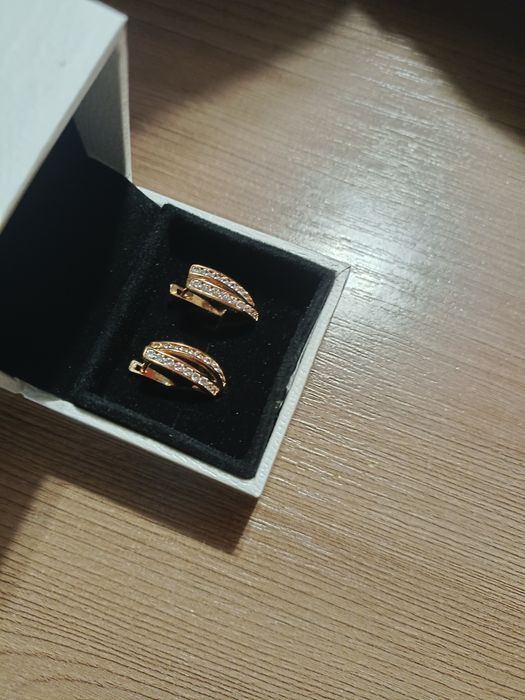 Продам золотые серьги 585пр, 3,4гр. Новое изделие.
