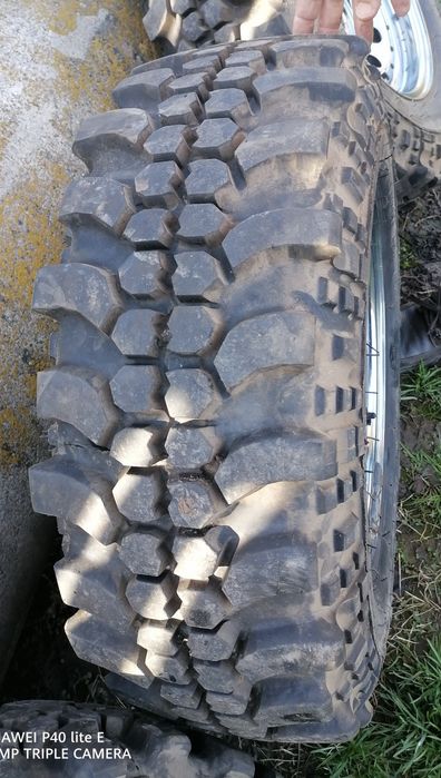 Vând patru jante cu cauciucuri