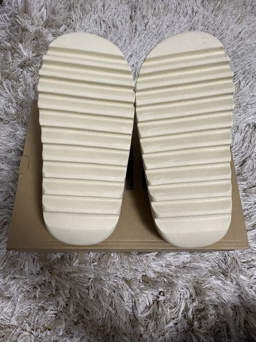 Yeezy Slides “Bone”