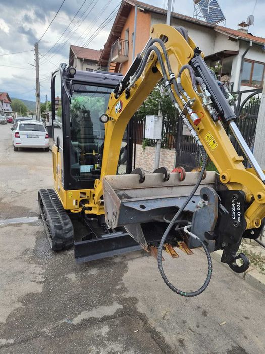Продавам CAT 302 CR, про. 2022 г., на 29 м/ч