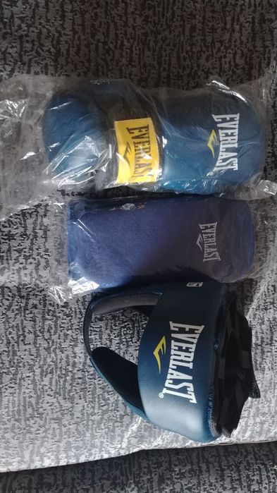 Продам комплект для кикбокса и карате
