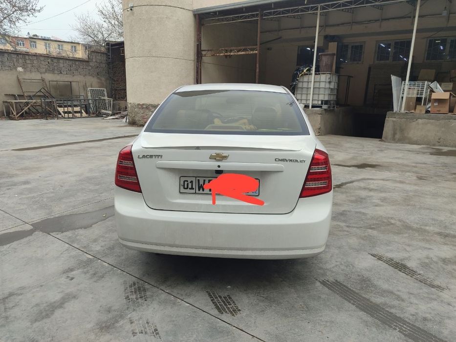 Lacetti 1.8 srochniy sotiladi 2010