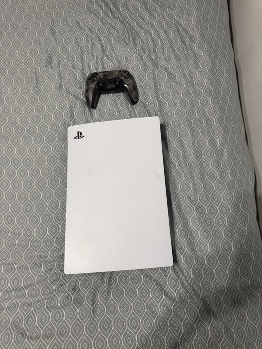 PlayStation 5 Disc Edition + Controller Camoflage