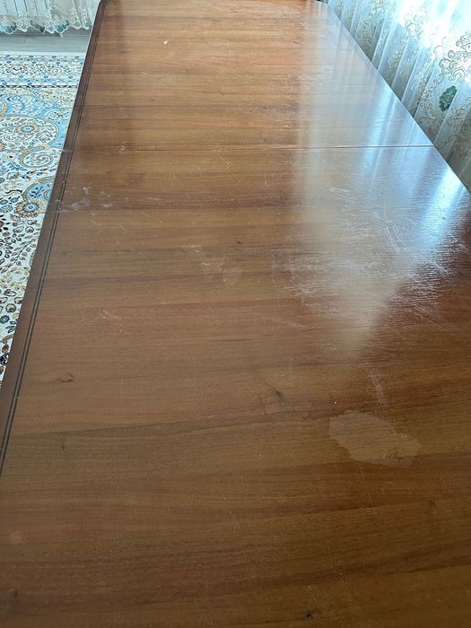 Стол для гостиной