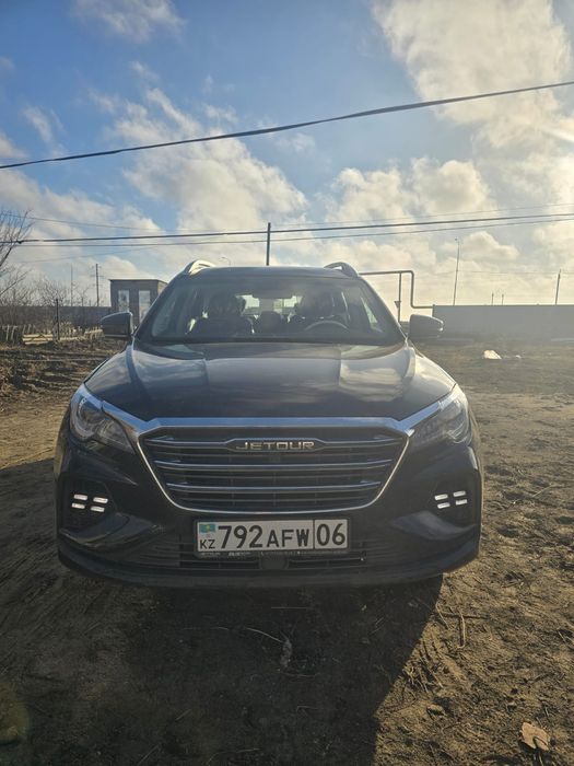 Машина Jetour X70