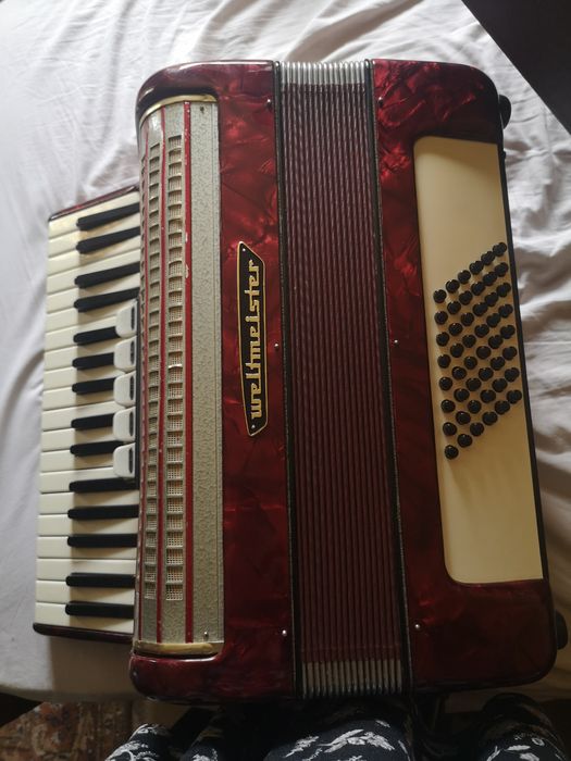 Акордеон Weltmaister с куфар, 48 баса гр. Пловдив Централна гара • OLX.bg