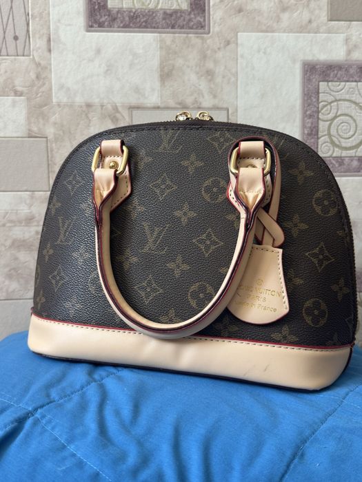 Сумкочка Louis Vuitton alma BB