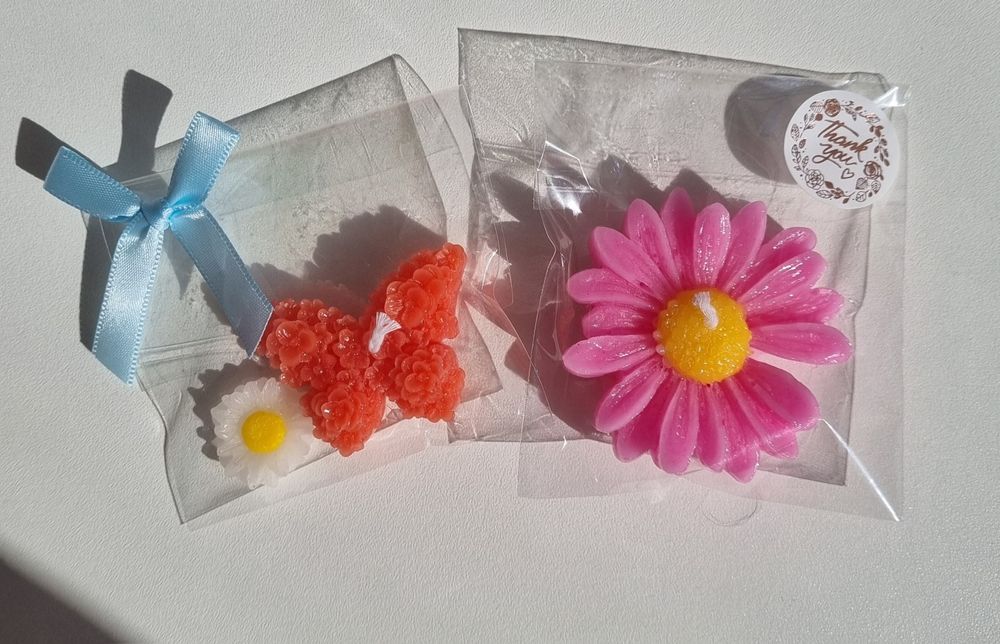 Kit pentru realizarea lumânărilor parfumate
Contine: 2 kg ceara,19 pig