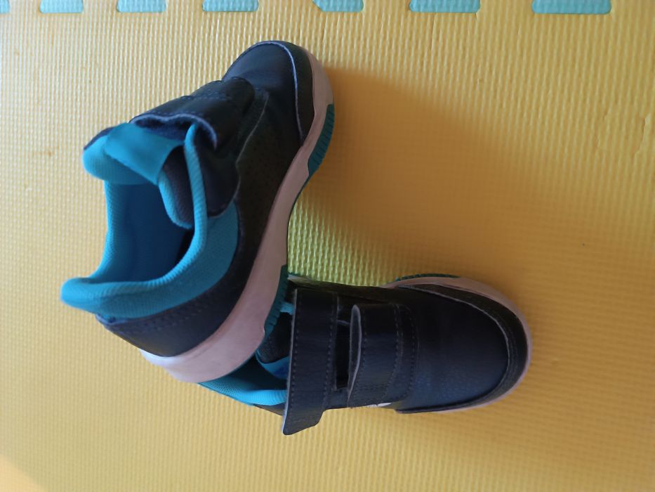 Adidași mărimea 25