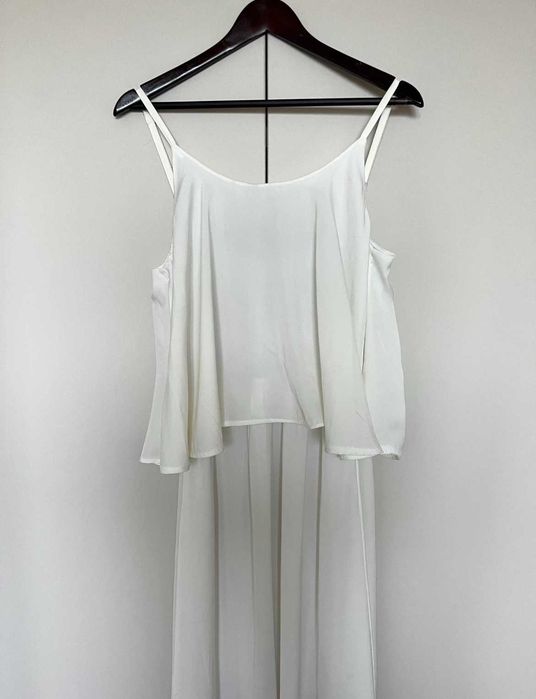 Дълга бяла рокля със свободна кройка по модел на Zara