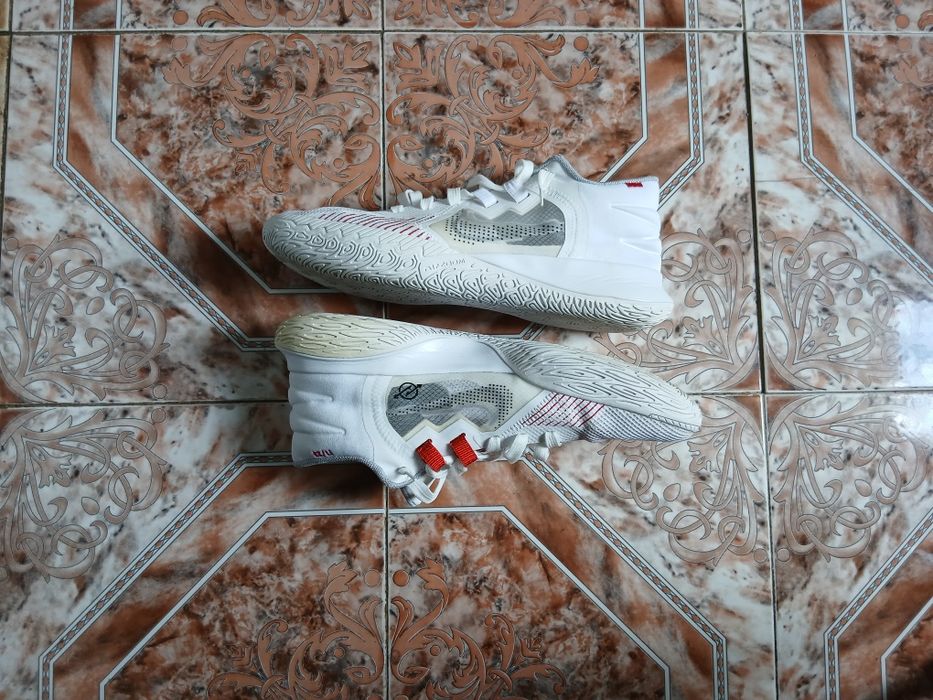 Маратонки Kyrie Irving - Flytrap 5