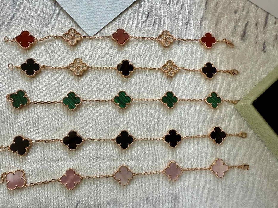 Van Cleef & Arpels Гривни много цветове + кутия , сертификат , карта