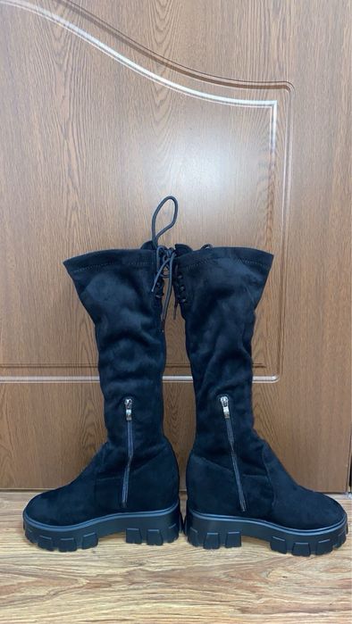 Черни велурени ботуши до коляното