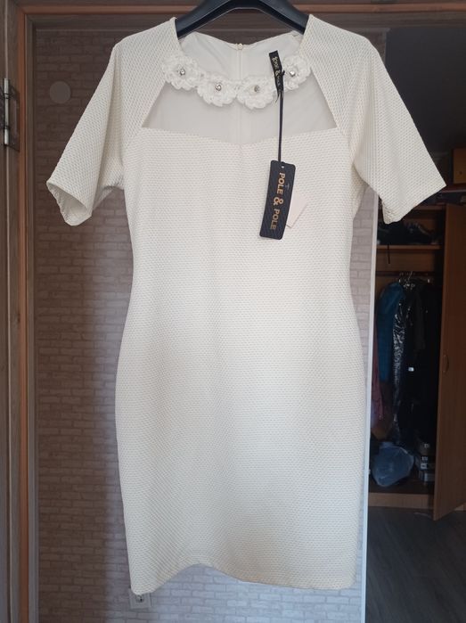 Продам 3платья. Размер 44-46.Новые.