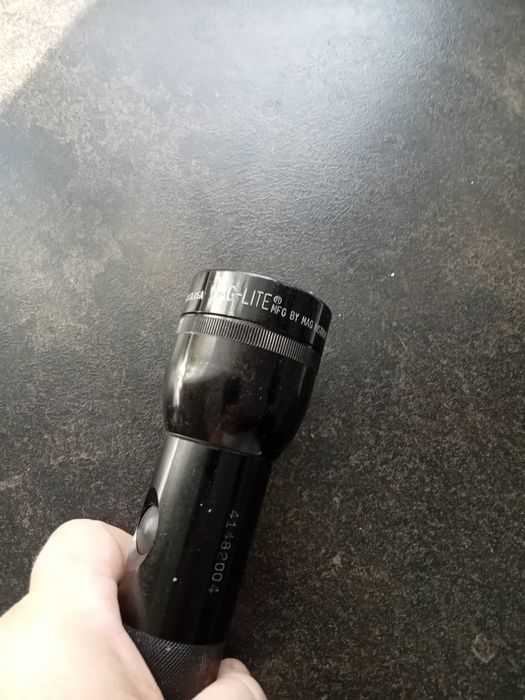 Vând lanternă Mag-Lite USA 38 cm