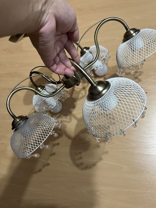 Продам люстру