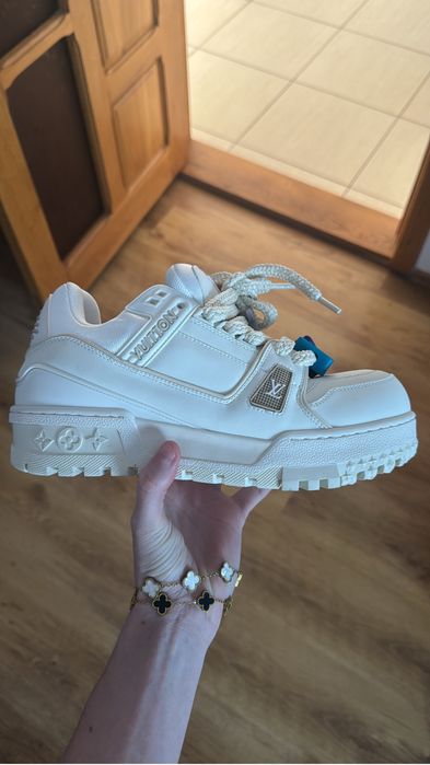 Adidasi lv maxi noi