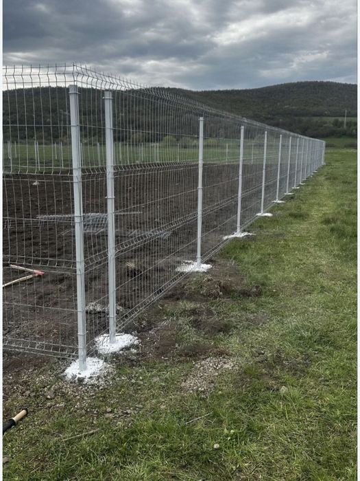 Confecționăm garduri și porți la comanda clientului