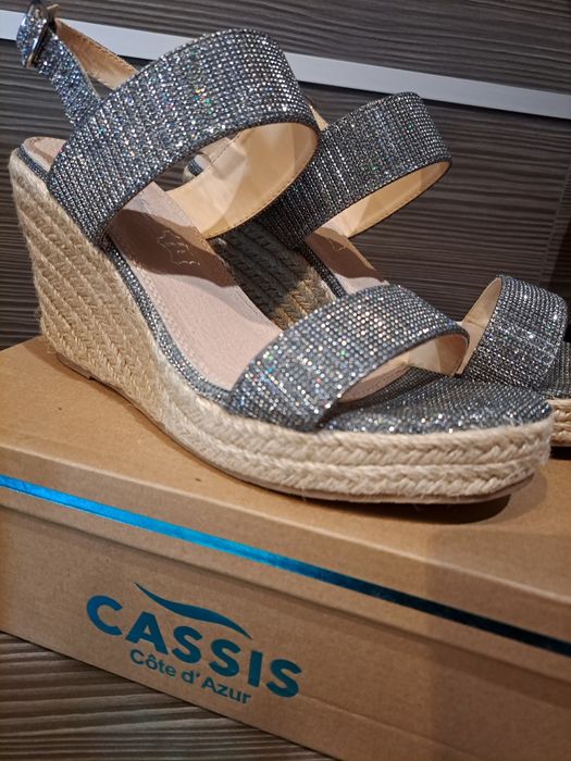 Нова цена 20лв. Дамски сандали в сребристо