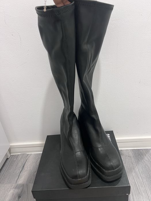 Дамски боти и ботуши