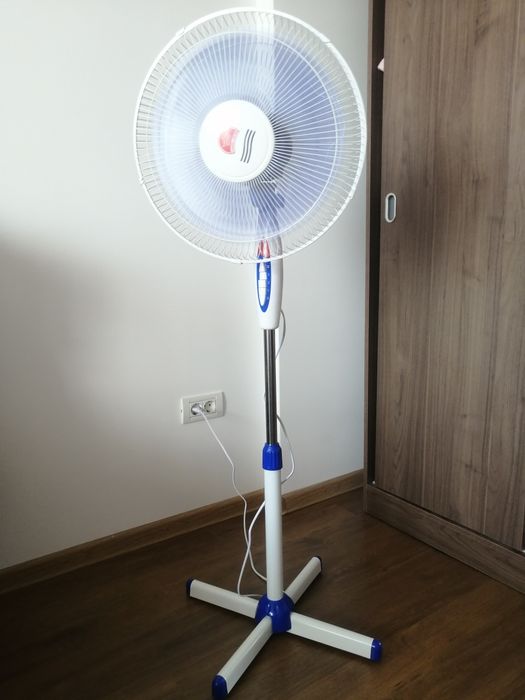 Ventilator de camera cu 3 trepte rotativ
