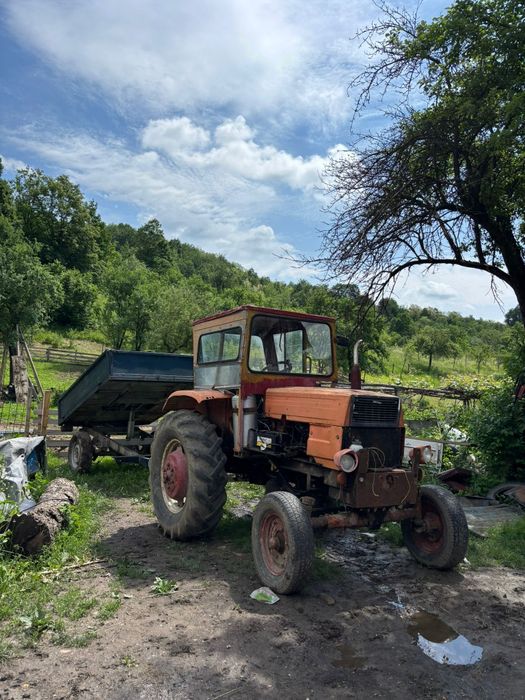 Vând tractorist și remorca basculabila