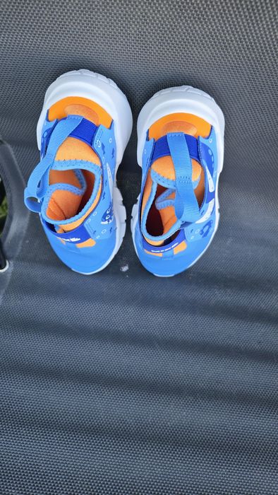 Продавам детски маратонки NIKE